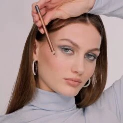 Velvet Love Eyeliner Pencil (Metallic Graphite)(Velvet Love Eyeliner Pencil Metallic Graphite) 8 Velvet Love Eyeliner Pencil (Metallic Graphite)(Velvet Love Eyeliner Pencil Metallic Graphite) -Zoeva Kosmetik Geschaft PDP25 VLEP003 Metallic Graphite Q324 Alina