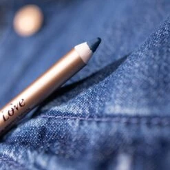 Velvet Love Eyeliner Pencil (Perfect Denim)(Velvet Love Eyeliner Pencil Perfect Denim) -Zoeva Kosmetik Geschaft PDP25 VLEP028 Perfect Denim Q125 Helen 3 2