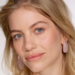 Velvet Love Eyeliner Pencil (Metallic Rose Quartz)(Velvet Love Eyeliner Pencil Metallic Rose Quartz) -Zoeva Kosmetik Geschaft PDP25 VLEP029 Metallic Rose Quartz Q125 Emilie