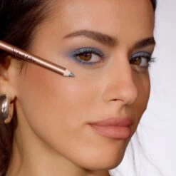 Velvet Love Eyeliner Pencil (Metallic Azure Blue)(Velvet Love Eyeliner Pencil Metallic Azure Blue) -Zoeva Kosmetik Geschaft PDP25 VLEP034 VLEP Q225 Ronja 2